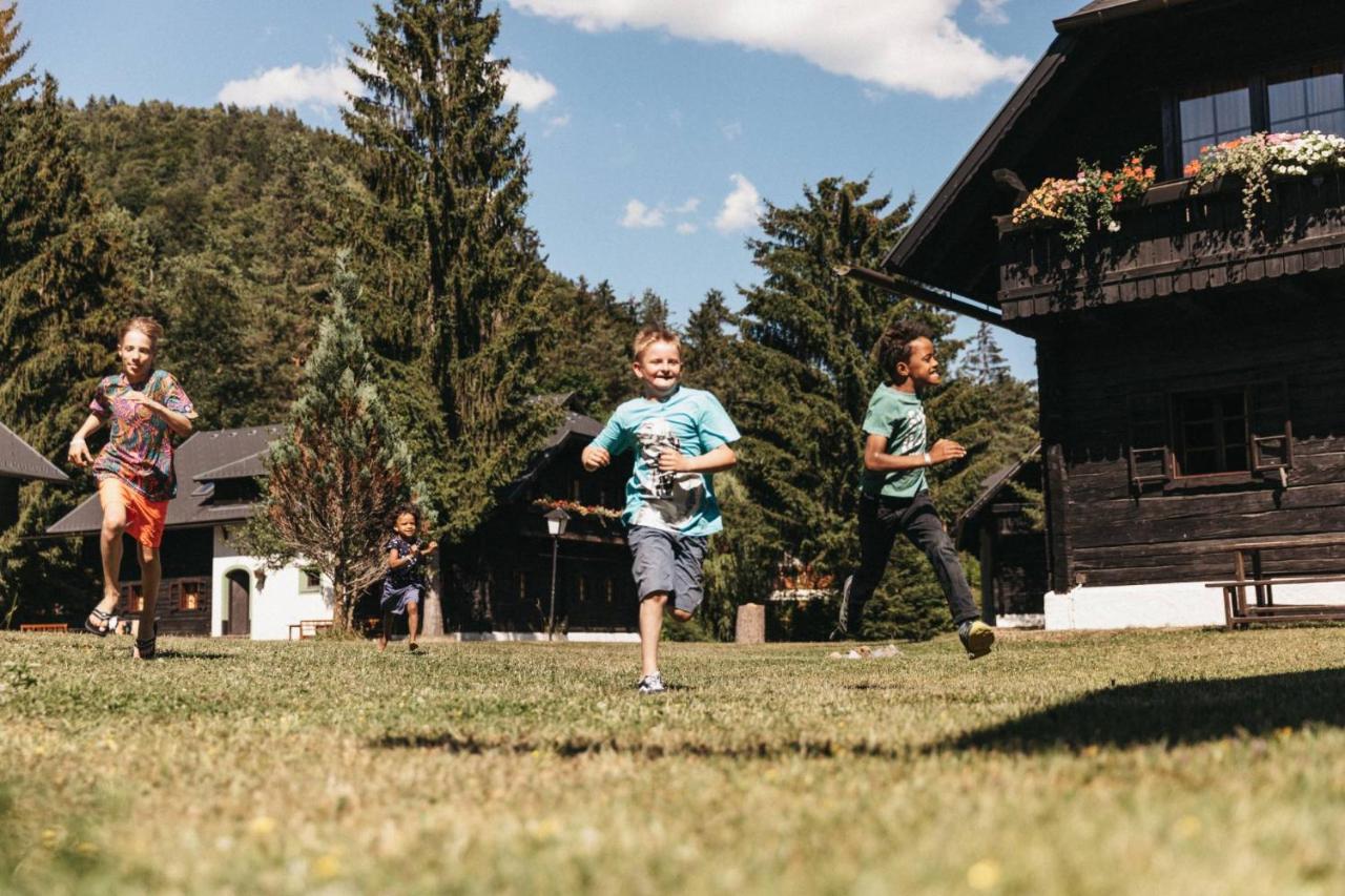 Naturel Hoteldorf Schoenleitn Latschach ober dem Faakersee Eksteriør bilde