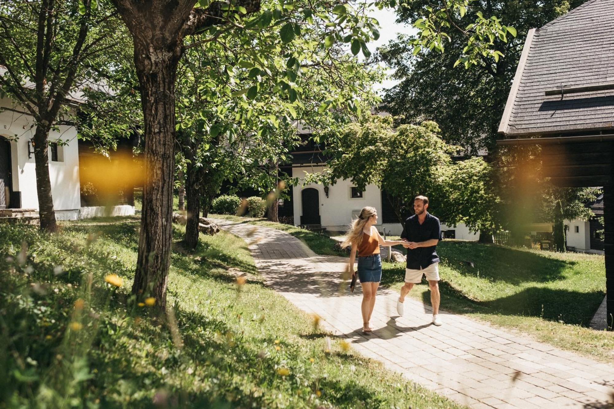 Naturel Hoteldorf Schoenleitn Latschach ober dem Faakersee Eksteriør bilde